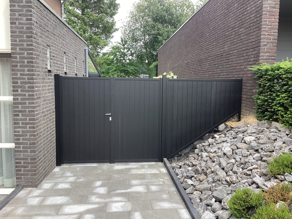 Dichte aluminium poort in antraciet